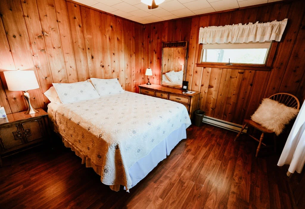 Second queen bedroom