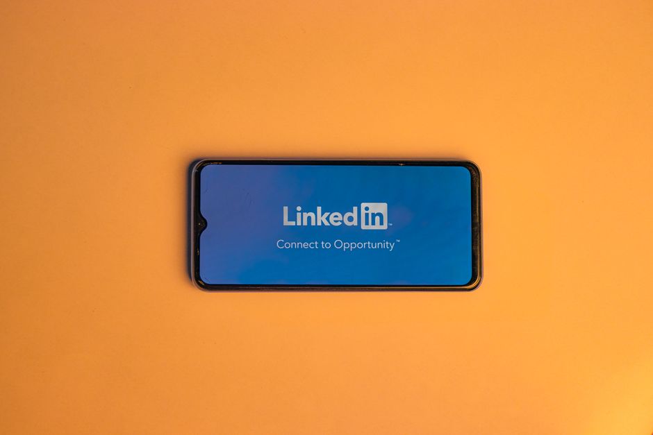 How to Search Job in LinkedIn: The 2026 Guide for Freshers