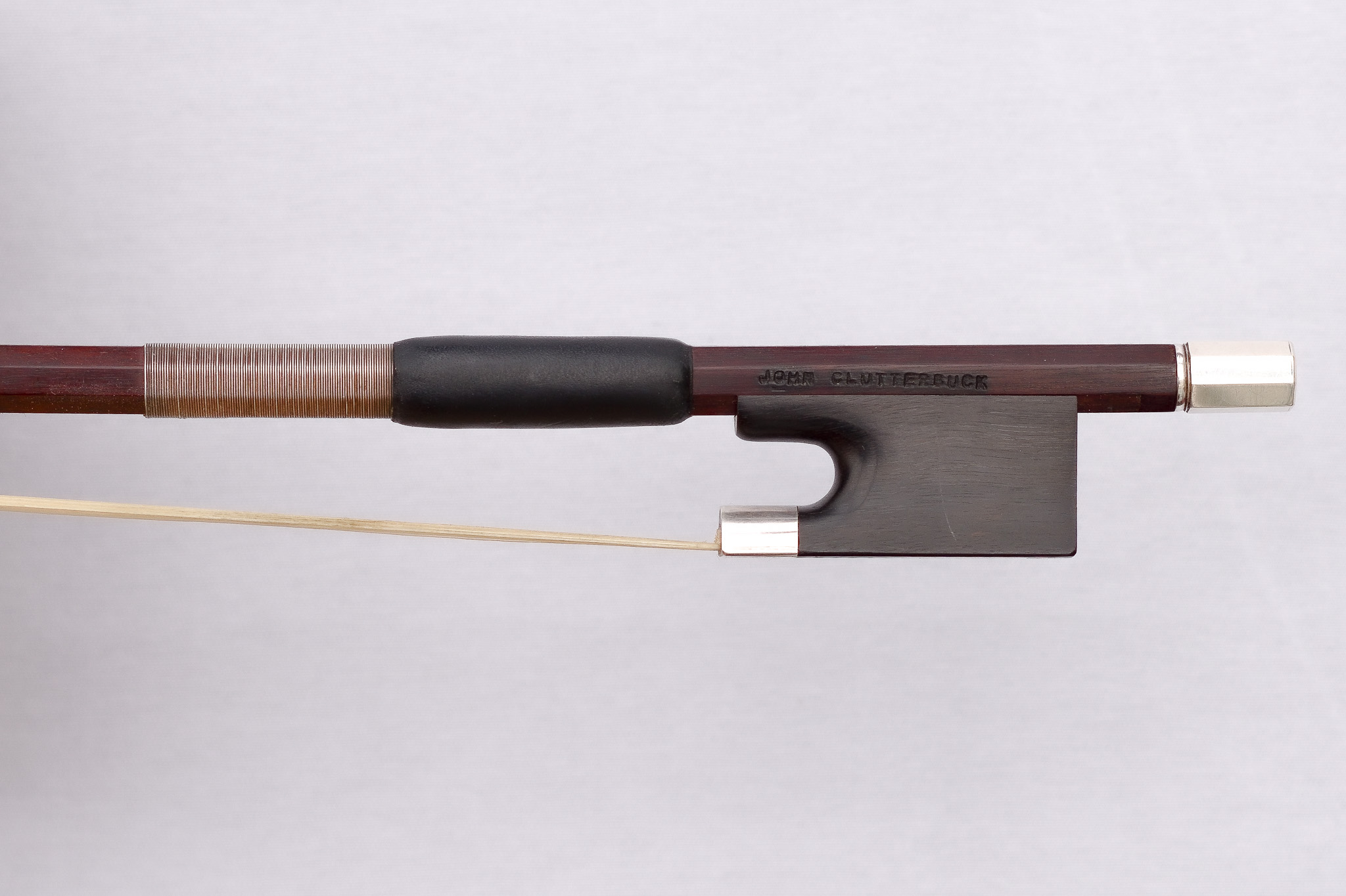 English violin bow- John Clutterbuck silver mount  - Image 1