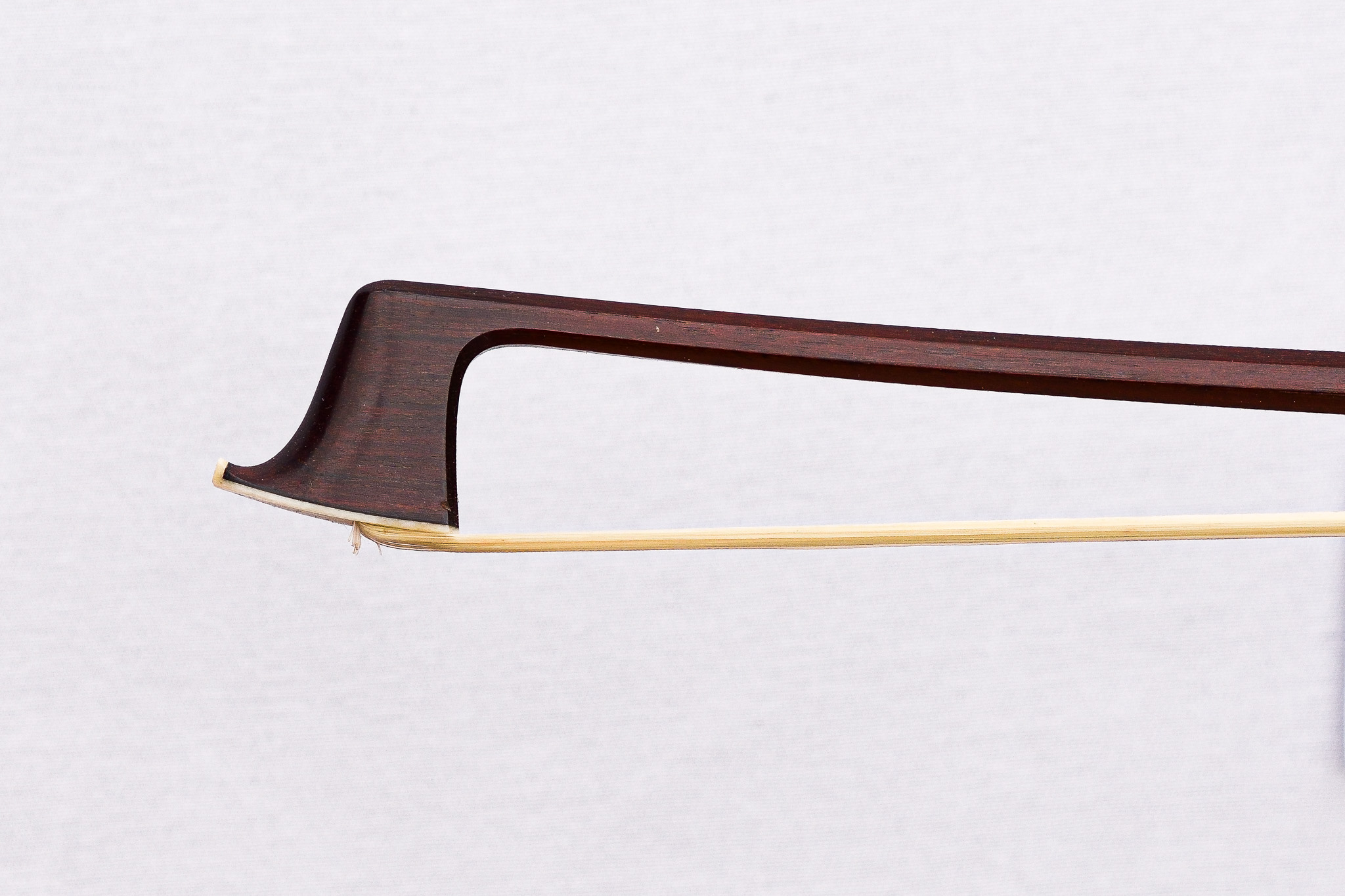 English violin bow- John Clutterbuck silver mount  - Image 2