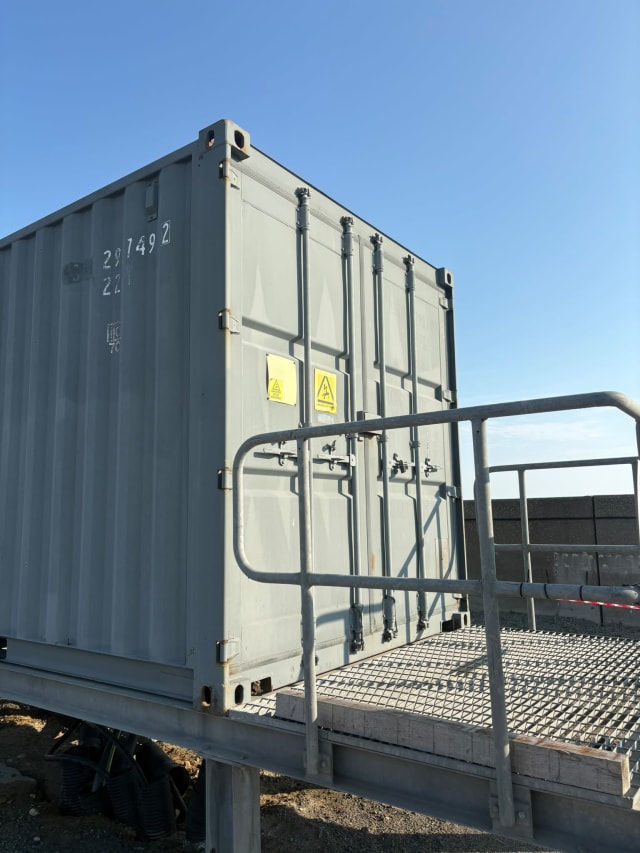 Container elevation before preparation.