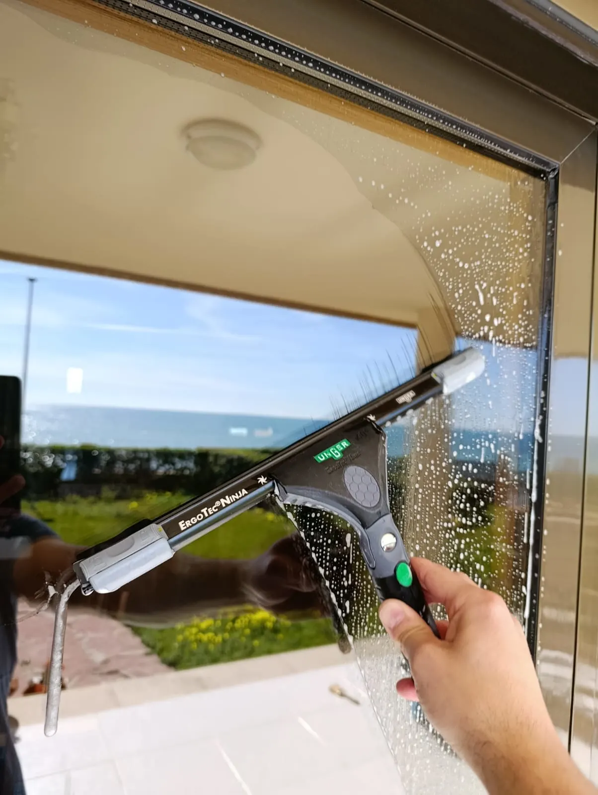 Limpieza de cristales en chalet frente al mar