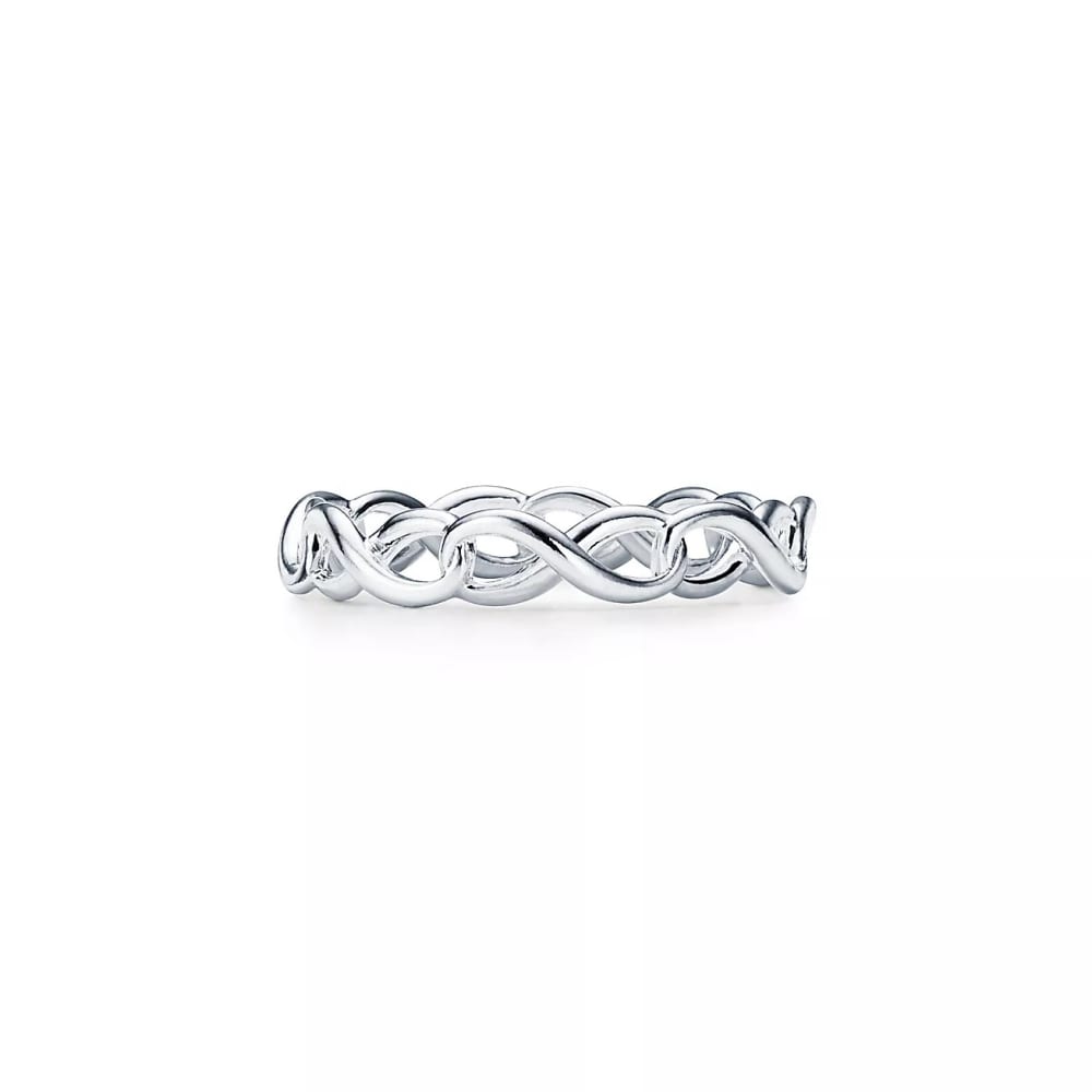 https://res.cloudinary.com/dqa8ur5hh/image/upload/v1746447583/jewelry-ecommerce/vmnkydrmvt25recaevlg.jpg