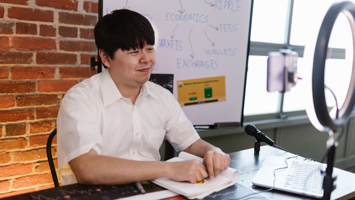 Spot bitcoin ETFs see near-record outflows of $903 million