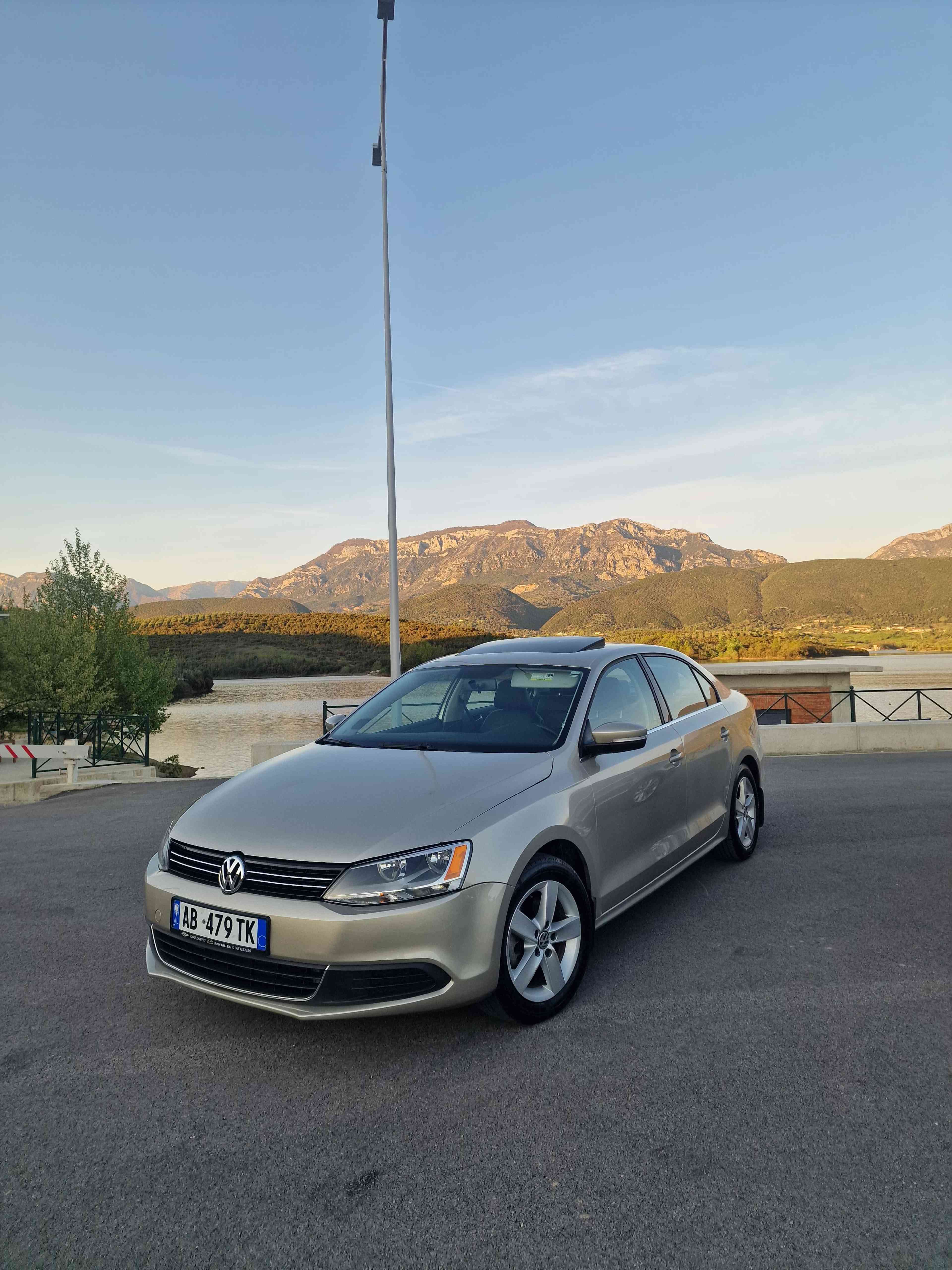 Vw Jetta 2014 — photo 1