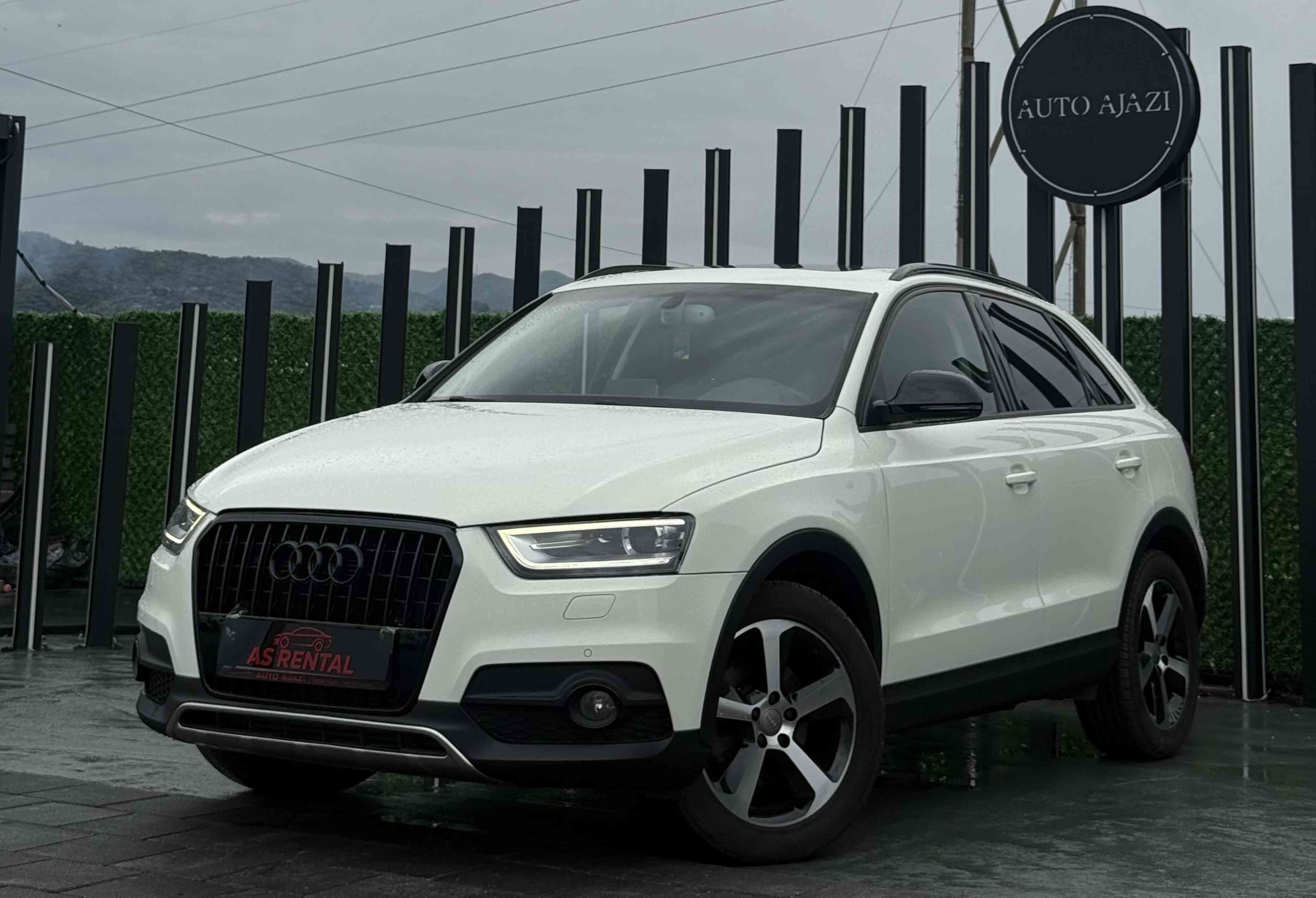 Audi Q3 2014 — photo 1