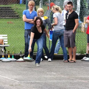 Vorschaubild „Stockschießen“