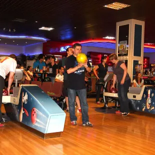 Vorschaubild „Bowling und Kicker“