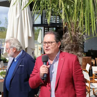 Vorschaubild „Ehrengäste“