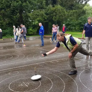 Vorschaubild „Stockschießen“