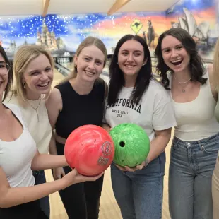 Vorschaubild „Bowling“