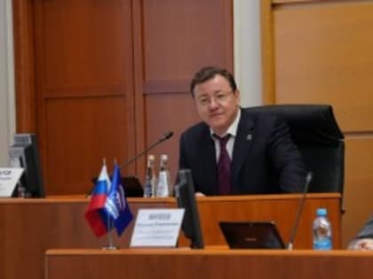 Дмитрий Азаров поблагодарил региональный кабмин и областной парламент за работу по формированию бюджета