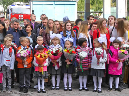 Депутаты поздравили школьников, родителей и педагогов с началом учебного года