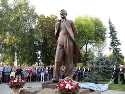 (фото) В Самаре появился памятник Дмитрию Шостаковичу