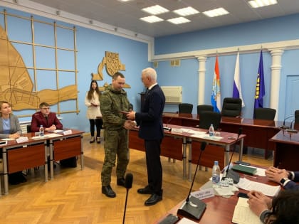 За смелость, за отвагу, за спасение людей. Глава Тольятти Николай Ренц вручил высокие государственные награды военнослужащим