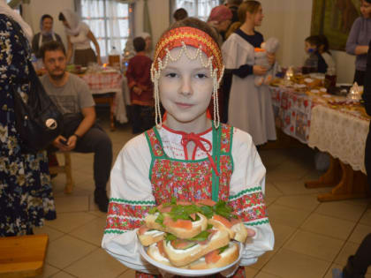 В Православной классической гимназии состоялась Рождественская ярмарка