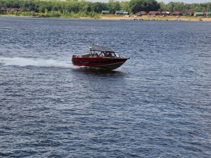 У Самары на Волге столкнулись два катера