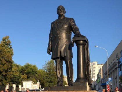 В Самаре открыли памятник Петру Алабину