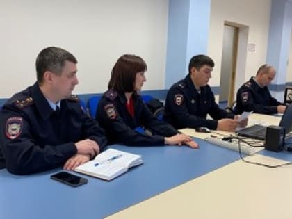 В Волжском районе полицейские в режиме видеоконференцсвязи пообщались с 2500 учащимися из 22 школ