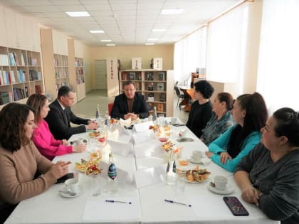 «Мне важна обратная связь»: Дмитрий Азаров провел очередную встречу с родственниками военнослужащих