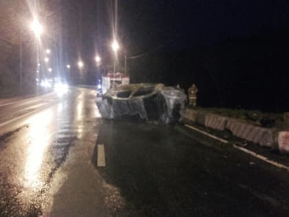 На М-5 под Тольятти перевернулась и загорелась «Веста». Водитель погиб