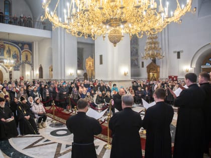 УЧАЩИЕСЯ ПРАВОСЛАВНОЙ ГИМНАЗИИ ПОБЫВАЛИ НА ВЫСТУПЛЕНИИ МУЖСКОЙ КАПЕЛЛЫ "БЛАГОВЕСТ" В СПАСО-ПРЕОБРАЖЕНСКОМ СОБОРЕ