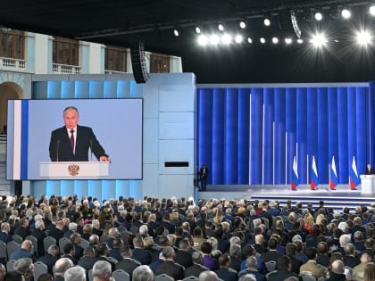 Безопасность и развитие: Дмитрий Азаров прокомментировал Послание Президента России