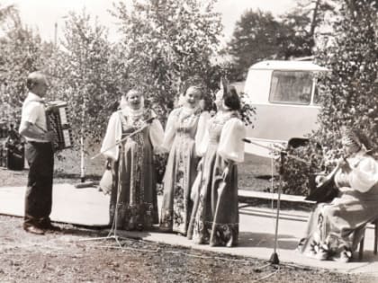 Под Сызранью во времена Горбачева день Святой Троицы праздновали только так, а не иначе: смотрим фото