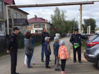 В Шенталинском районе дорожные полицейские провели профилактическую акцию «Мой двор»