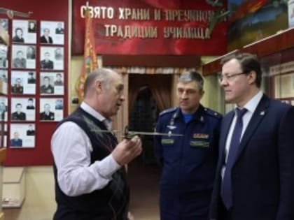 Готовят специалистов для всей страны: Дмитрий Азаров встретился с руководством Сызранского вертолетного училища