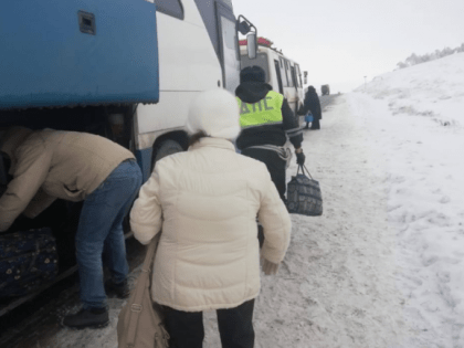 На трассе загорелся автобус с туристами из Самарской области