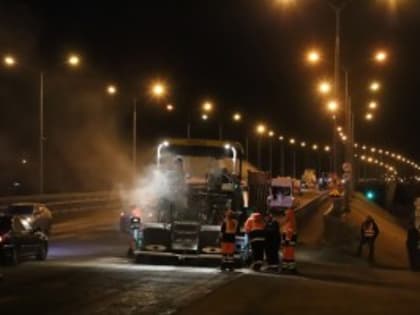 На путепроводе «Аврора» по дорожному нацпроекту перешли к устройству нового слоя покрытия