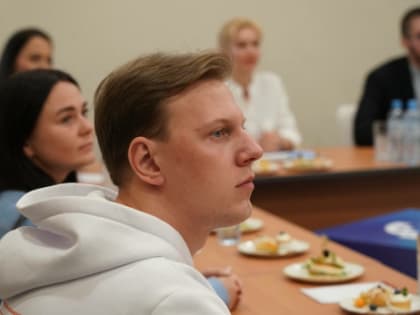 Дмитрий Азаров на Всемирном фестивале молодежи встретился с делегациями Самарской области и Республики Сербия