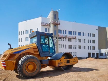 В Смышляевке продолжается строительство поликлиники