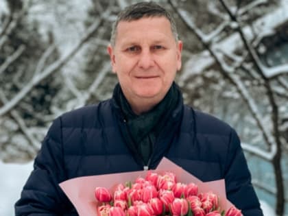 Депутат Госдумы Андрей Трифонов пожелал женщинам весенних улыбок, любви и исполнения желаний