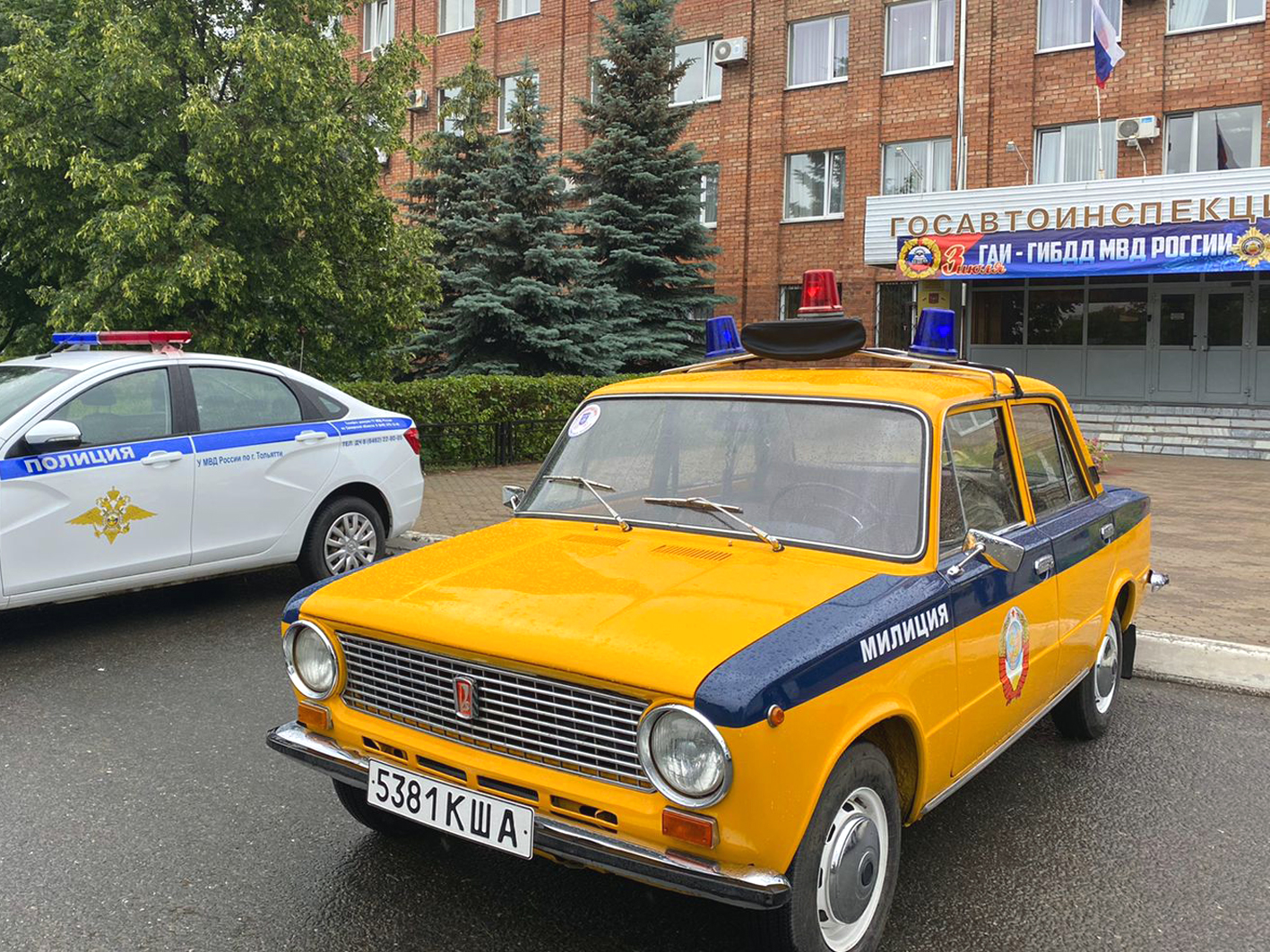 Образование дпс. Советские машины милиции. День ГИБДД машина ГИБДД. ГИБДД 86. День ГИБДД Дата.