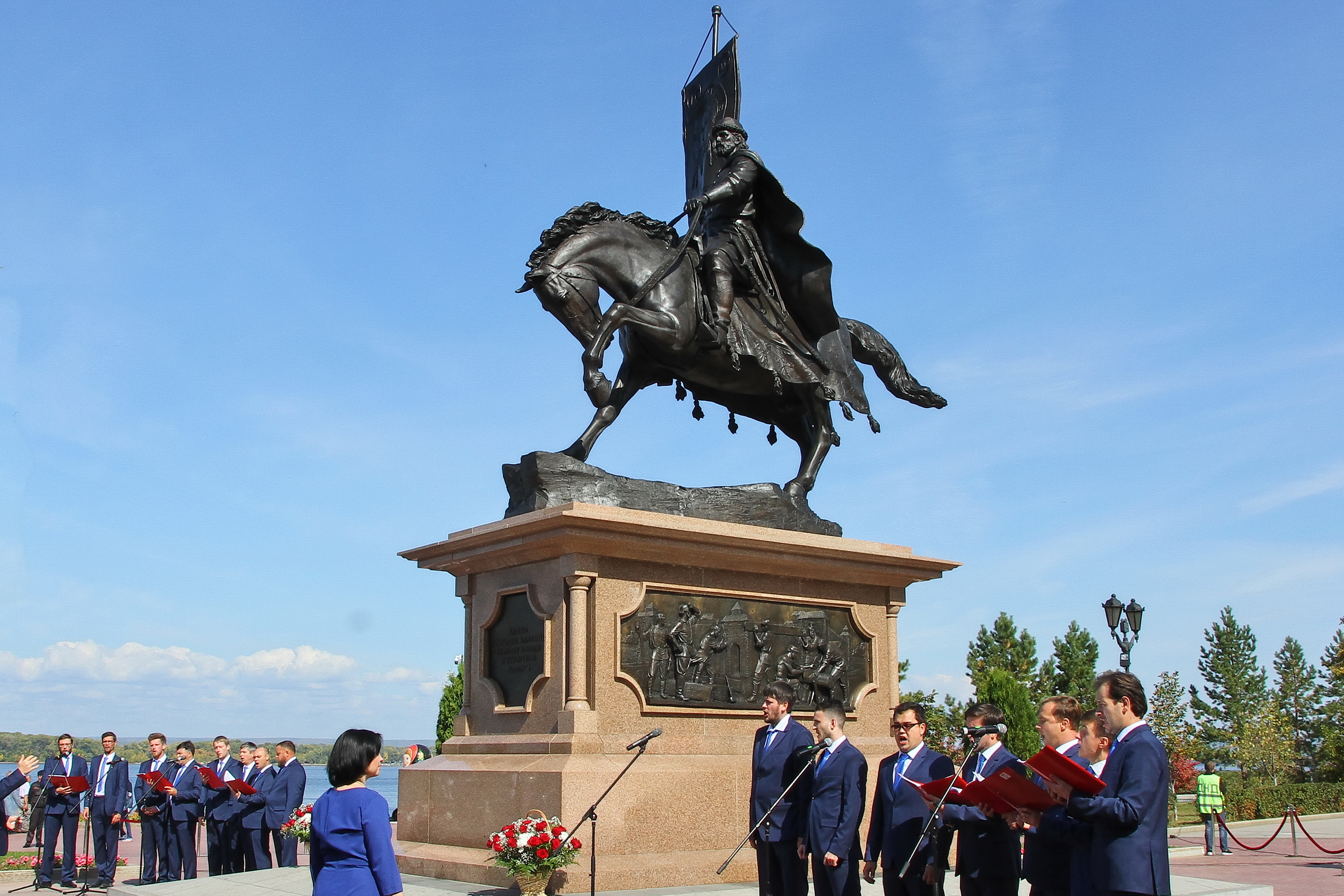 Памятник засекину в самаре на набережной фото