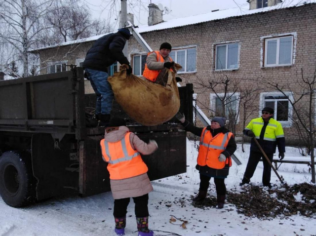 Новости сызрани ктв. ТОС Сызрань Новокашпирский. Трактор у банкомата с ковшом. КТВ Луч журналисты.