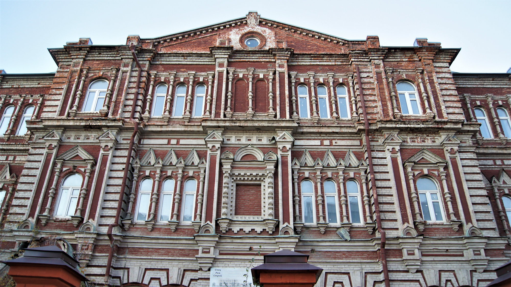 Красная больница. Больница красного Креста Самара. Роддом красный крест Самара. Льва Толстого 136 Самара здание. Больница общества красного Креста Самара.