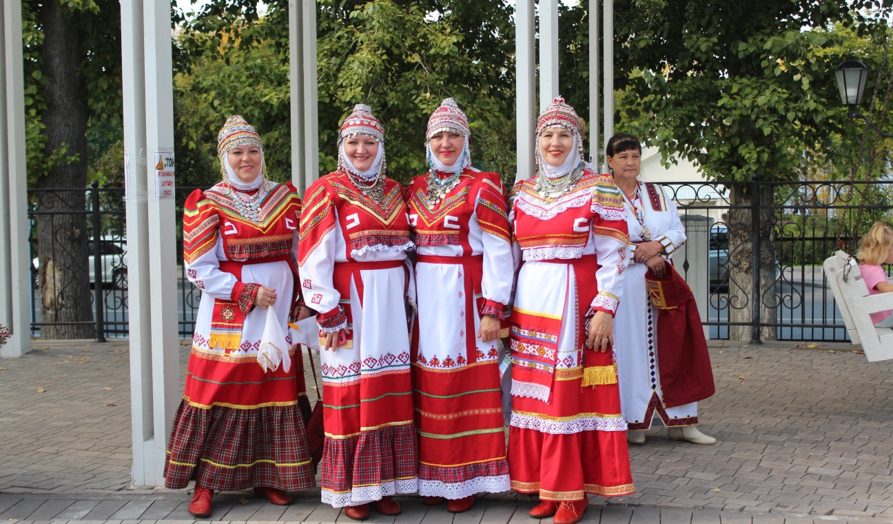 Поволжский нижний новгород. Народы Поволжья. Русский костюм Поволжья. Жители Поволжья. Культура народов Поволжья.