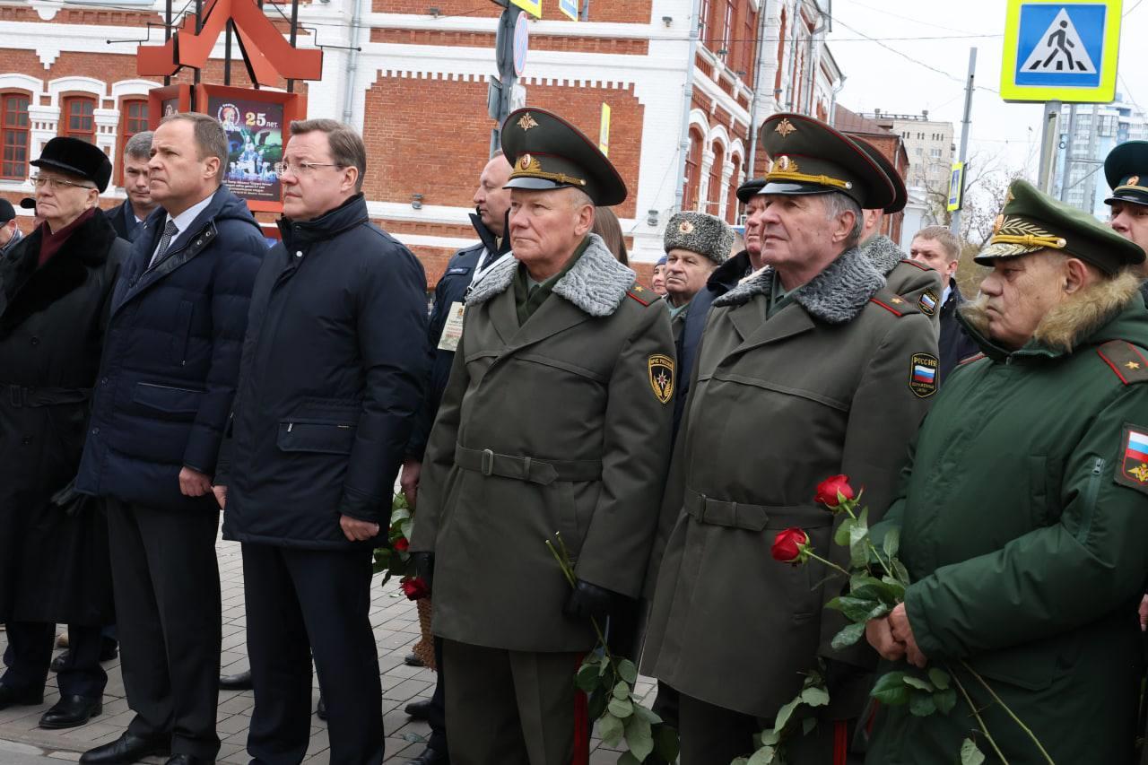 Парад памяти 7 ноября. Парад 7 ноября в Куйбышеве. Парад памяти в Самаре 2022 7 ноября. Военный командир. Парад Победы.