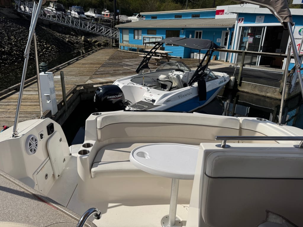 Thunderbird Marine30' Rinker 30 Fiesta Vee - Thunderbird Marine