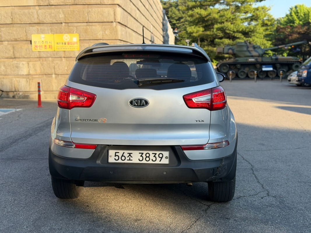 61a57571-d7e3-4aa9-a0ad-f6957d57217b