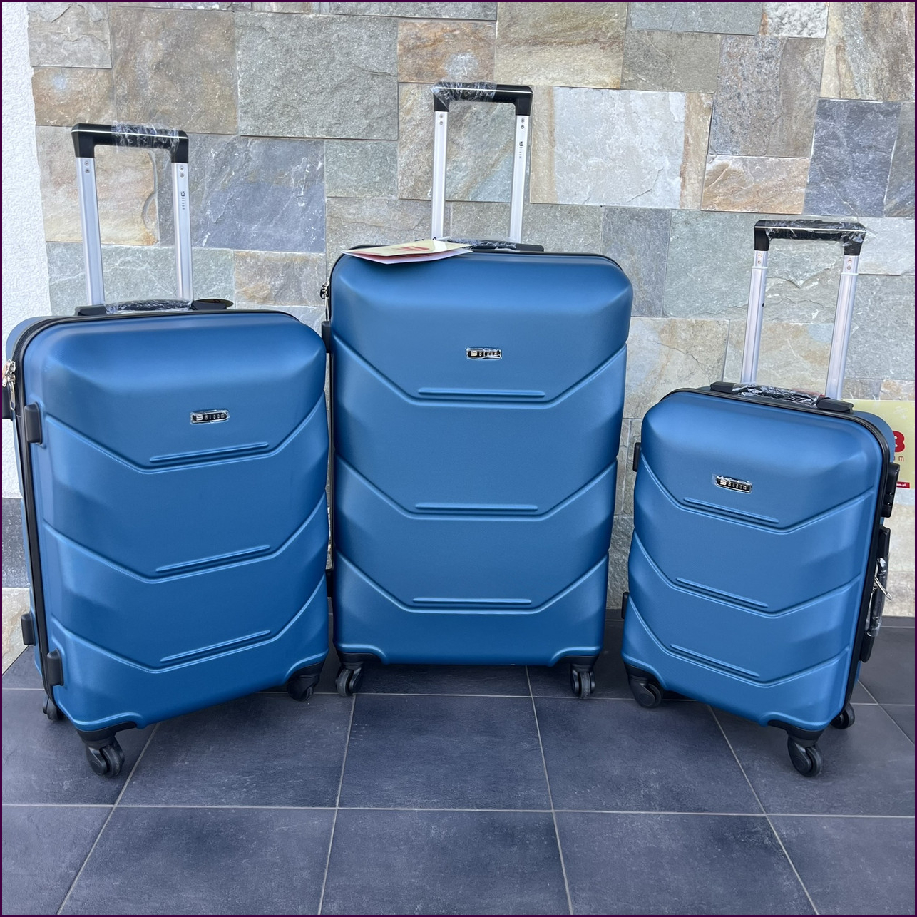 Чемодан Bloom 147 среднего размера с кодовым замком и 4 колесами, светло-синий, идеален для путешествий любого рода