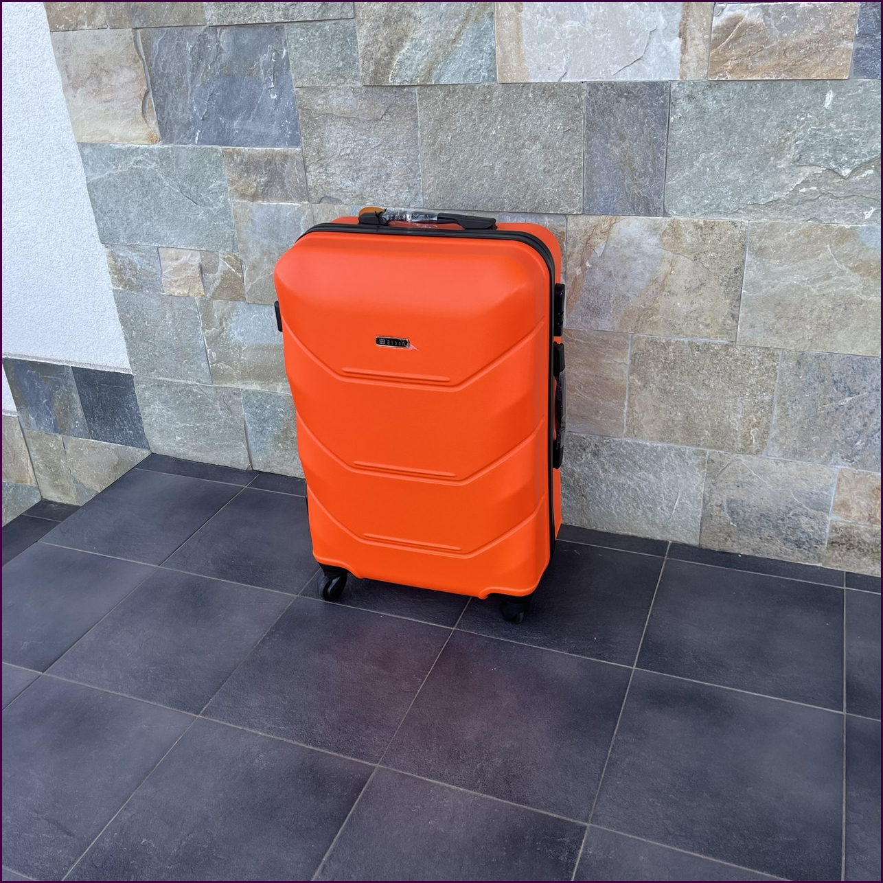 Чемодан Bloom 147 L оранжевый с кодовым замком и 4 колесами, большой, легкий и прочный для путешествий, стильный и удобный