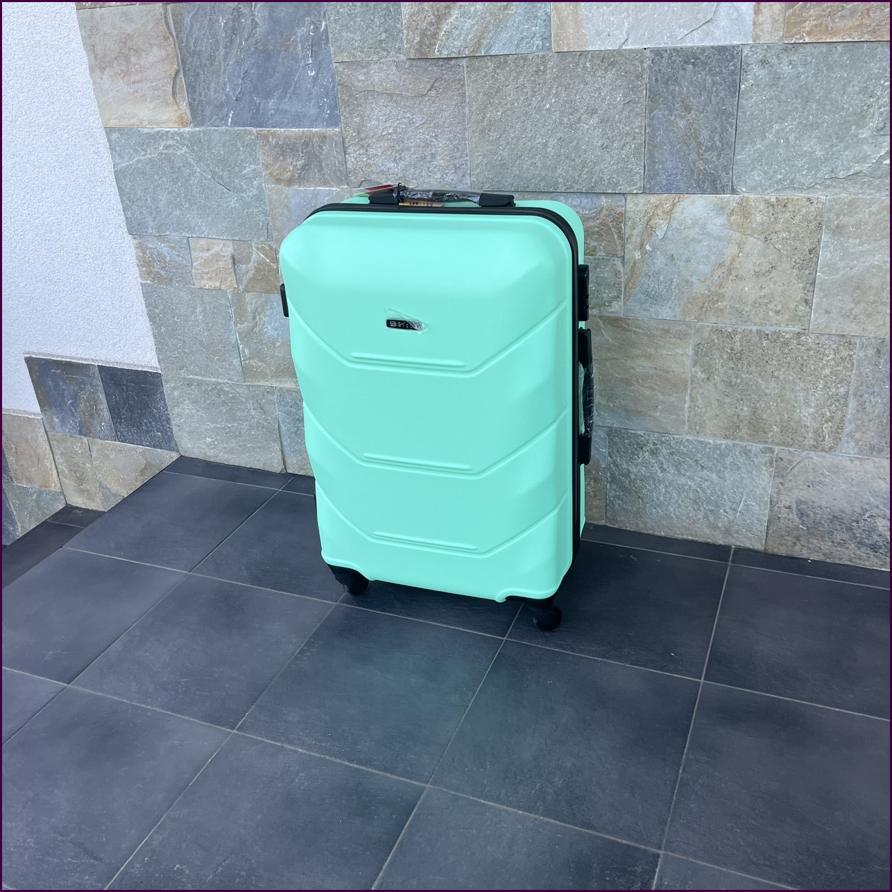 Чемодан Bloom 147 L мятный с кодовым замком и 4 колесами для путешествий и деловых поездок, прочный и стильный