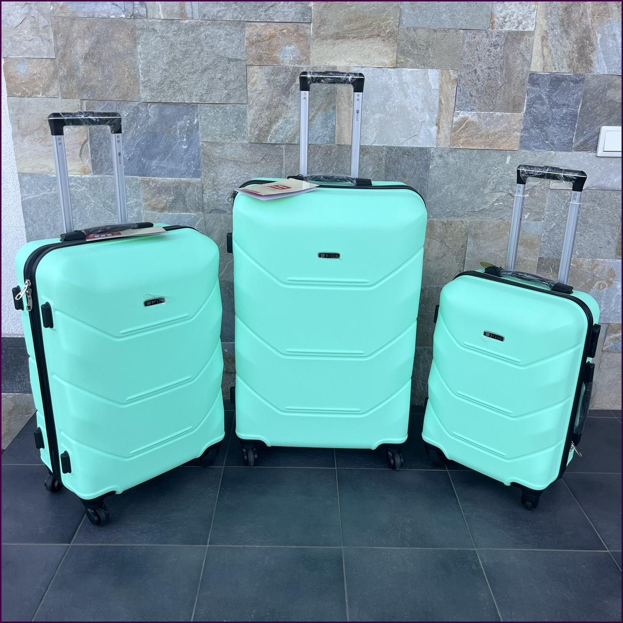 Чемодан Bloom 147 L мятный с кодовым замком и 4 колесами для путешествий и деловых поездок, прочный и стильный