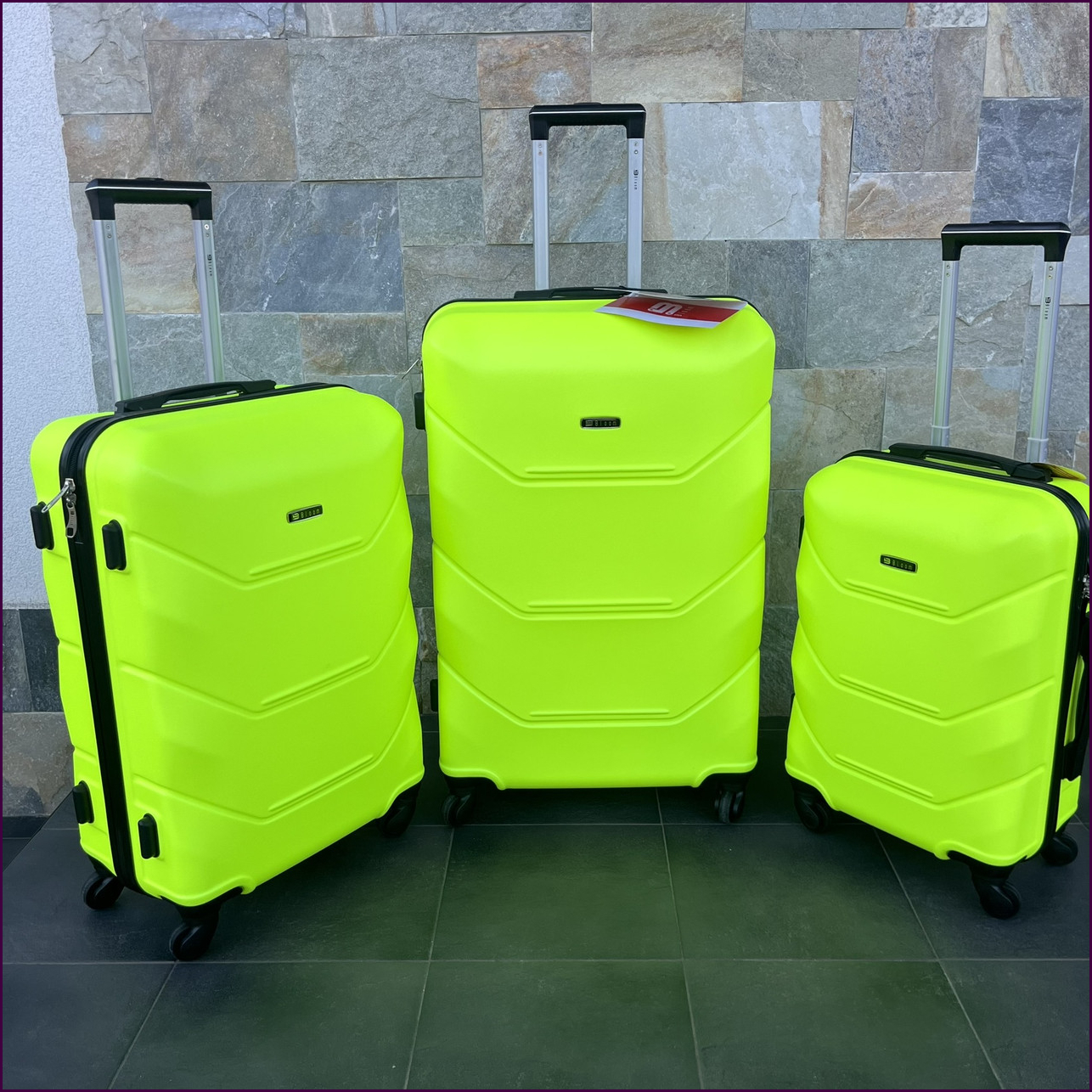 Чемодан Bloom 147, большой с кодовым замком и 4 колесами, идеальный для путешествий, прочный ABS-пластик, объем 97 л.