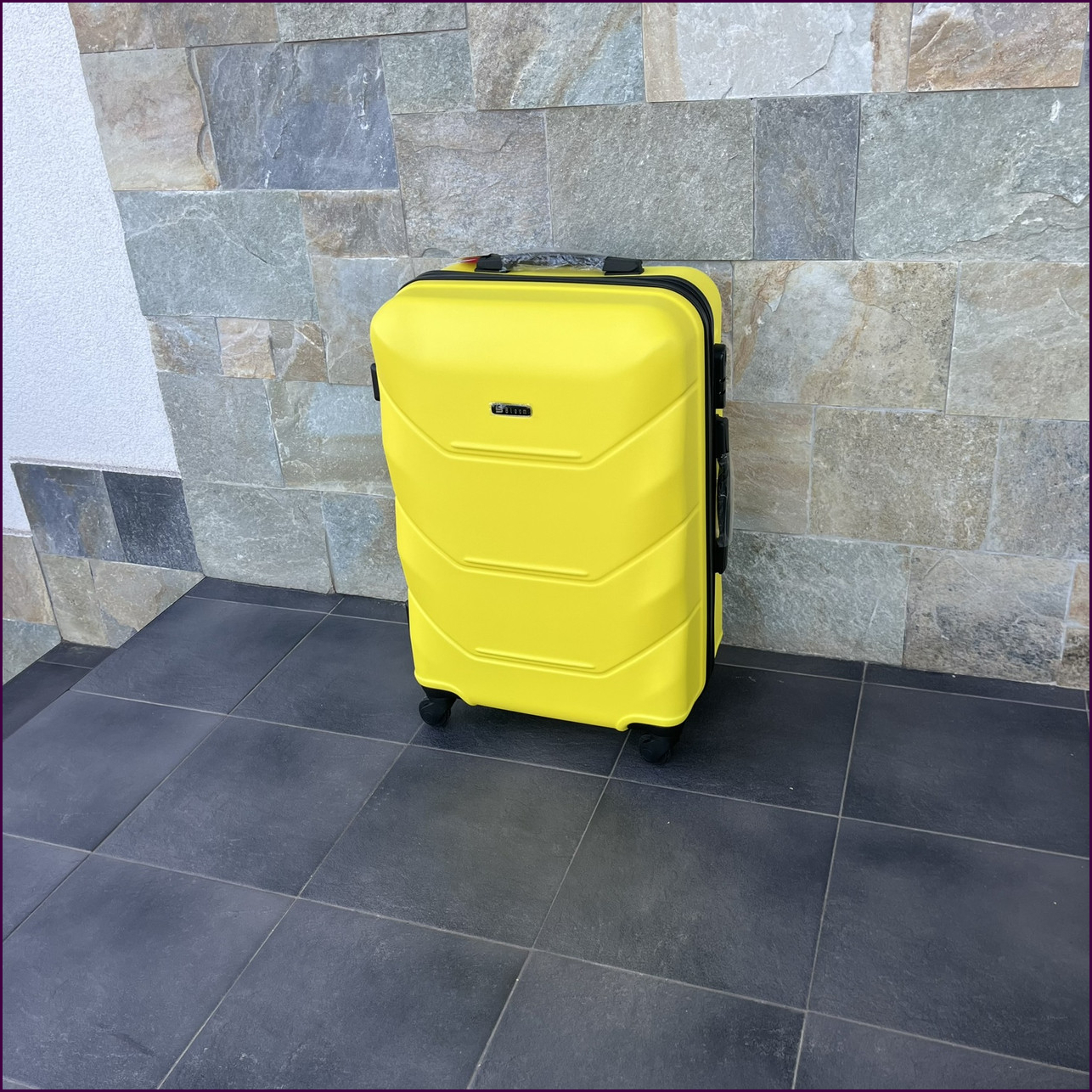 Чемодан Bloom 147 L с кодовым замком и 4 колесами, прочный ABS Plus, идеален для путешествий и деловых поездок, жёлтый.