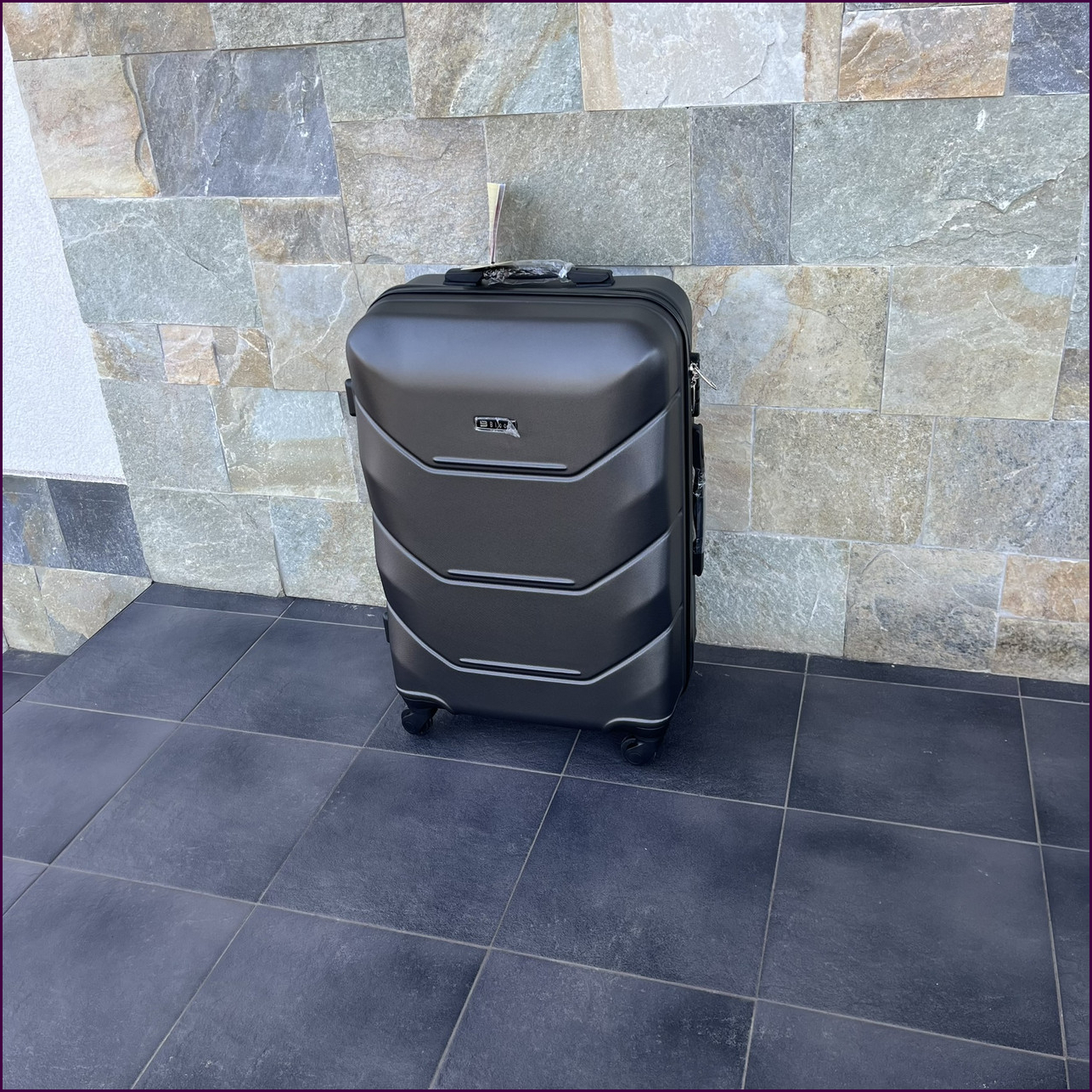 Чемодан Bloom 147 S для подорожей з кодовим замком і 4 колесами, компактний і легкий, 38 л, графітовий колір